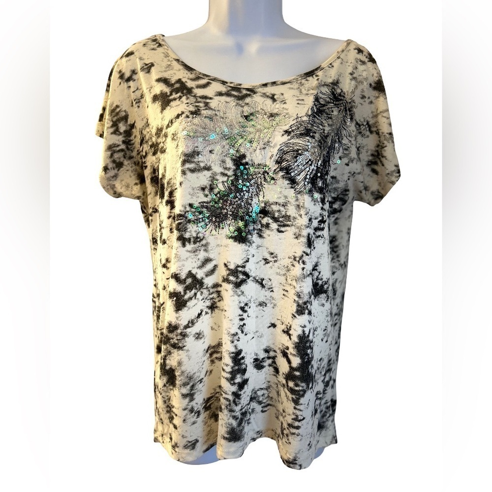 DAYTRIP TIE DYE FEATHER SEQUINS TOP - Picture 2 of 5